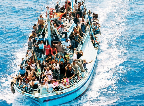 Immigrazione, 35 clandestini intercettati nelle acque salentine