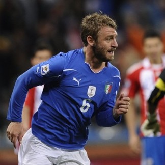 Daniele De Rossi De Rossi salva l'Italia, col Paraguay è solo 1-1