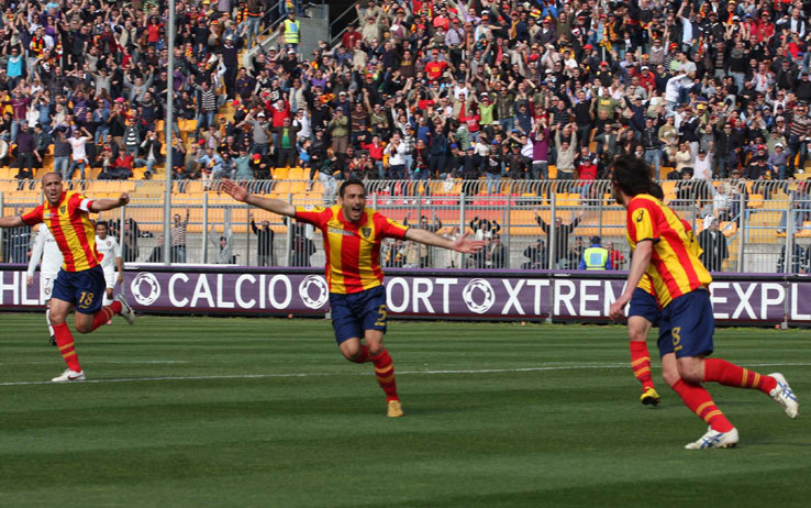 David Di Michele, attaccante U.S. Lecce Di Michele castiga la Fiorentina e il Lecce ritorna a sorridere