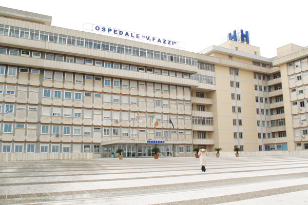 Ospedale Vito Fazzi, Lecce Sanità-Puglia: cardiopatico abbandonato in barella