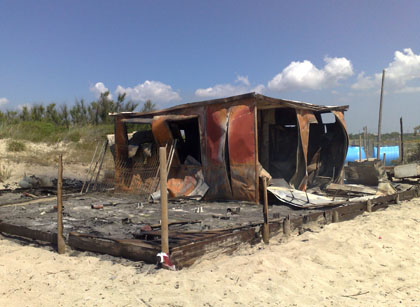 Lido distrutto dalle fiamme, i carabinieri indagano Chiosco "Togo Bay"