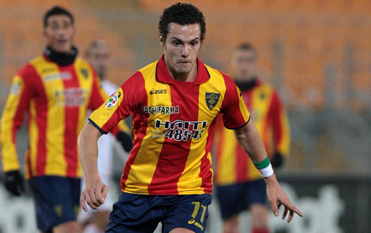 Djamel Mesbah, centrocampista U.S. Lecce Mesbah ordina: "Lecce, niente più ascensori tra A e B"