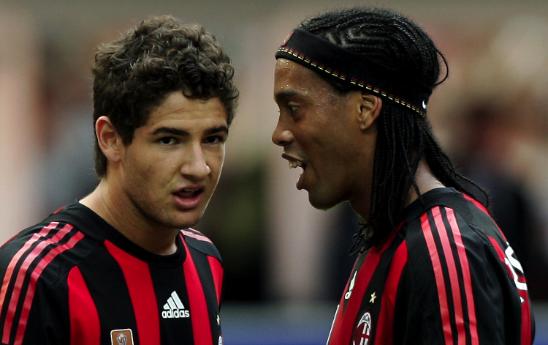 Pato e Ronaldinho Un Milan stellare travolge il Lecce, finisce 4-0 per i rossoneri