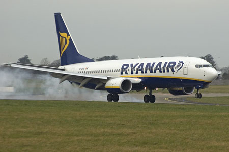 Ryanair da ottobre lancia i voli senza bambini. Disturbano i passeggeri
