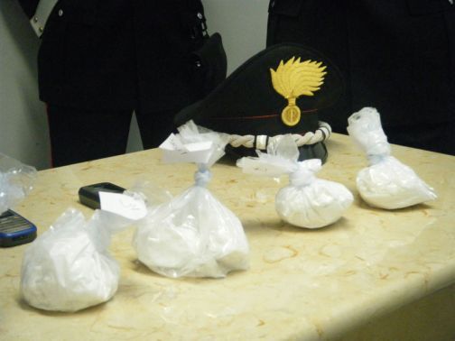 Coca e hashish a minorenni: manette per sei