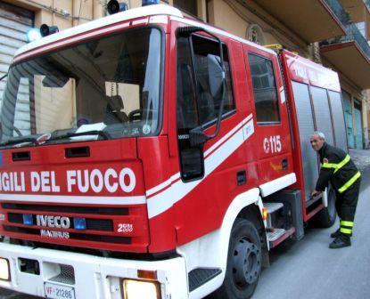 Vigili del fuoco Trepuzzi: bruciata un'automobile di un 42enne disoccupato