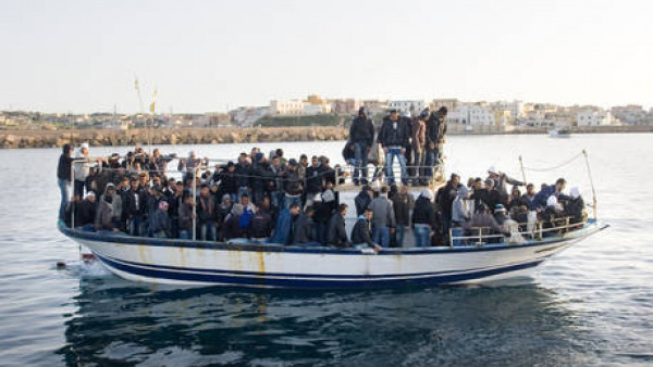 Lampedusa, continuano gli sbarchi. Ventiquattro barconi in 48 ore 