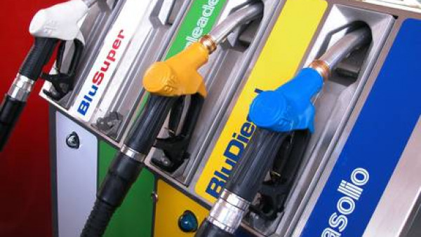 Benzina da record: diesel 1,5 euro