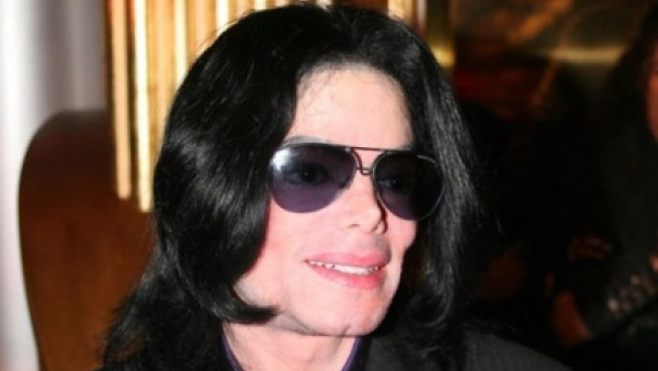 Michael Jackson castrato? E' la tesi di un chirurgo francese