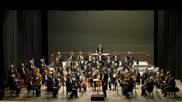 "Concerto muto" per esprimere malessere. Orchestra ICO “Tito Schipa” di Lecce in