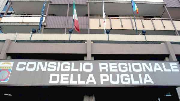 Costi della politica. Regione Puglia riduce consiglieri e assessori. Basterà ad 