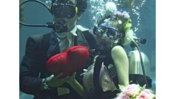 Mares Diving  with Love: celebrati due matrimoni subacquei ad Otranto