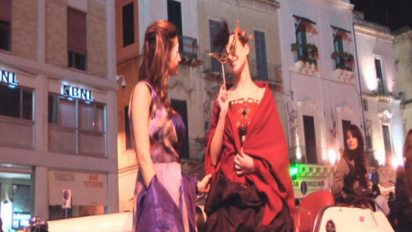 Bentornato Carnevale. Le vie di Lecce invase da corindoli e maschere
