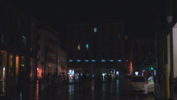 "M'illumino di meno". A Lecce piazza Sant'Oronzo in silenzio simbolico e al buio