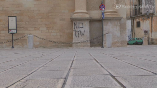 Scritte sui monumenti a Lecce. Paolo Perrone dichiara guerra al vandalismo
