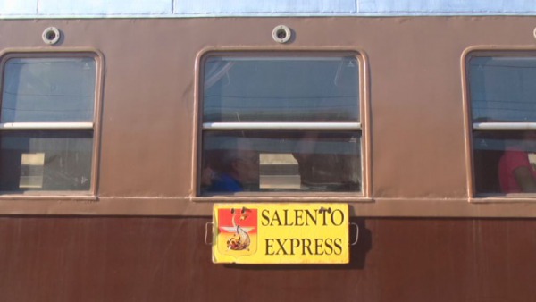 inizia il viaggio di Cicloamici e Fiab, a bordo di "Salento Express"